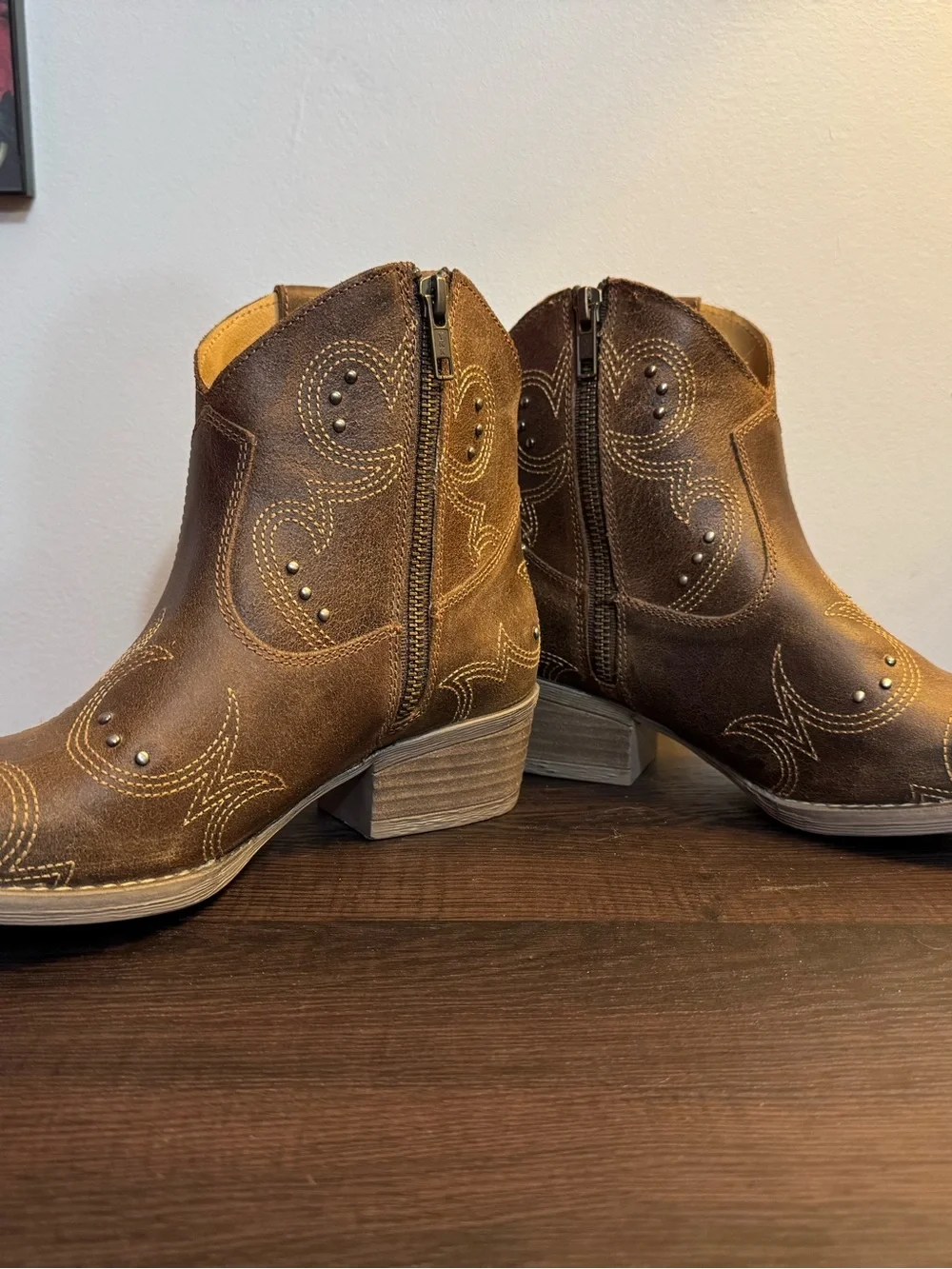 NWT Sterling River Brown Leather Western Ankle Booties Womens 7